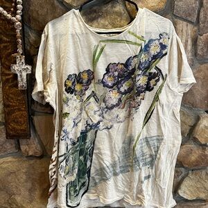 Magnolia Pearl van Gogh flowers tee